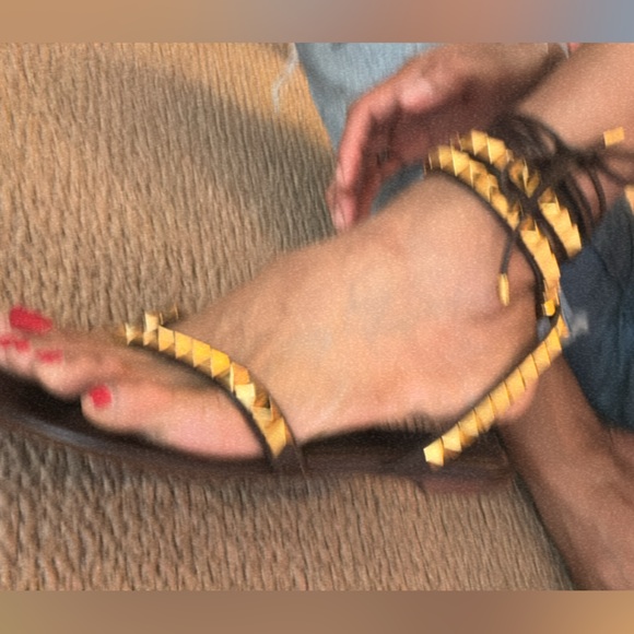 Valentino Garavani Gladiadors stud sandals - Picture 3 of 14